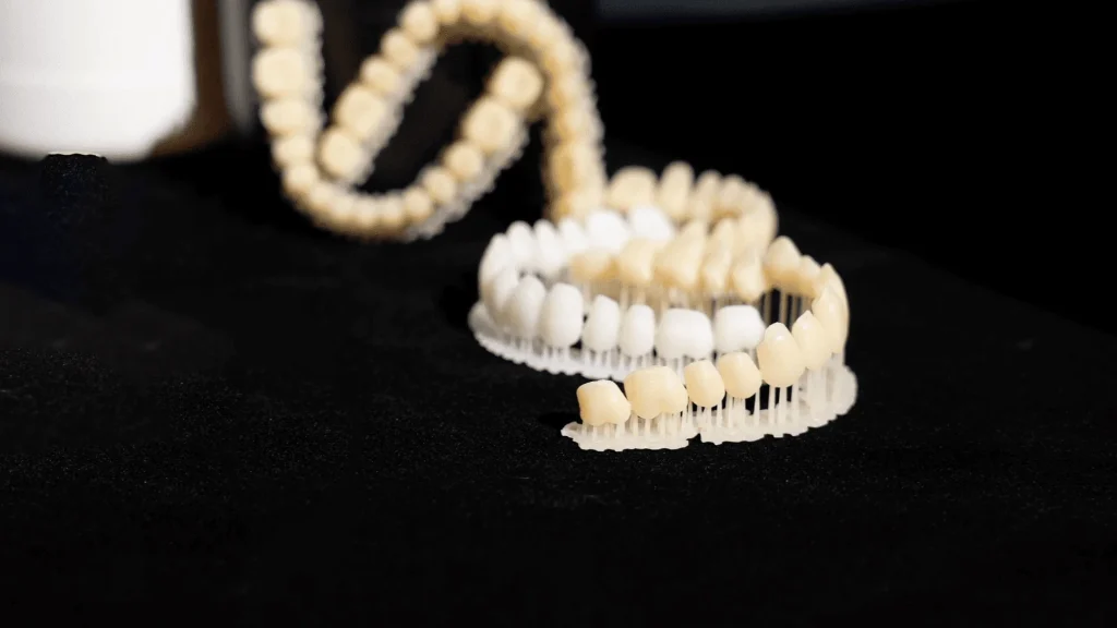 3D tištěné zuby pro zubní náhrady na podpěrách