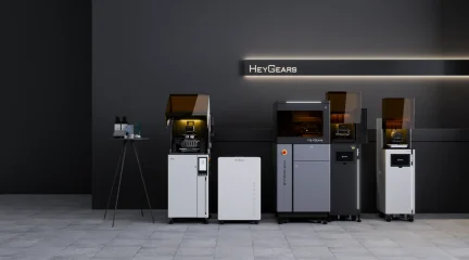 Sestava 3D tiskáren HeyGears pro zubní laboratoře